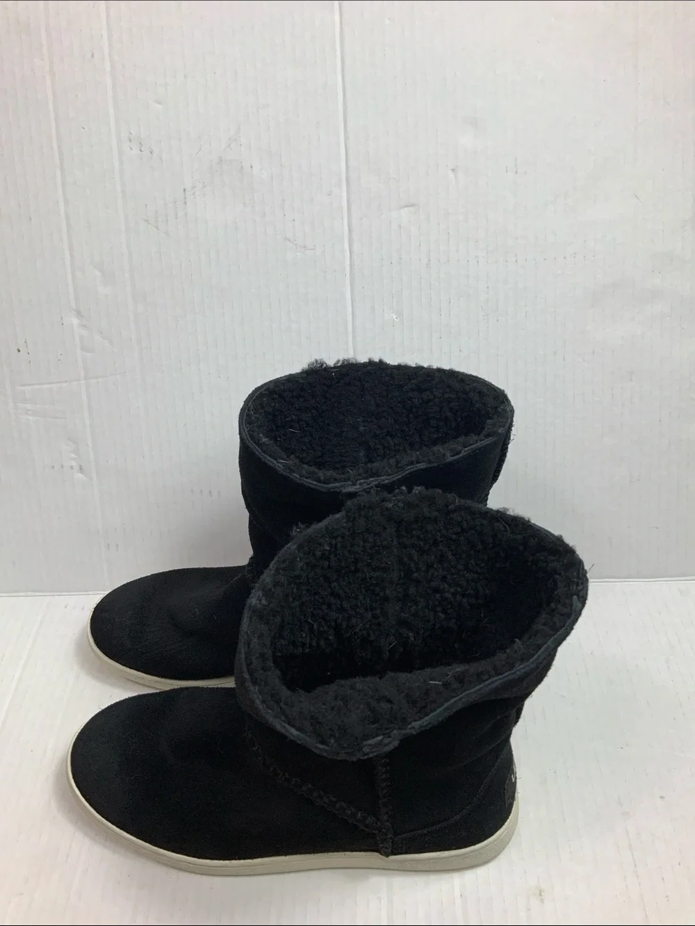 Women’s UGG Reyes Black Sneaker Boots Cozycore Athleisure Winter Shoes Size 7